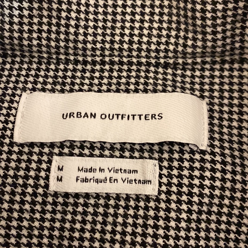 Urban Outfitters Mens Black/White
Houndstooth Pullover size medium - Picture 9 of 11